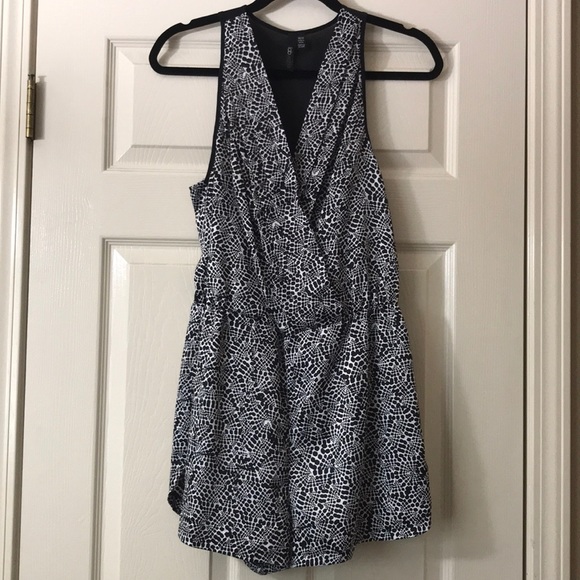 Racer back Romper - Picture 1 of 3